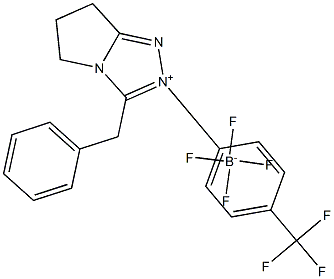 (S)-ベンジル-2-[4-(トリフルオロメチル)フェニル]-6,7-ジヒドロ-5H-ピロロ[2,1-c][1,2,4]トリアゾリウムテトラフルオロボラート 化学構造式
