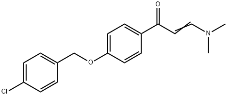 (2E)-1-{4-[(4-クロロベンジル)オキシ]フェニル}-3-(ジメチルアミノ)プロプ-2-エン-1-オン 化学構造式