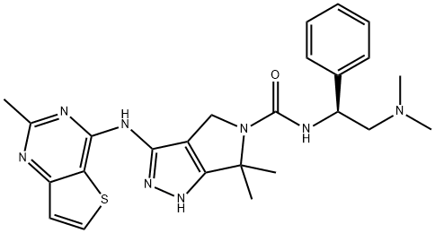 N-[(1S)-2-(ジメチルアミノ)-1-フェニルエチル]-6,6-ジメチル-3-({2-メチルチエノ[3,2-d]ピリミジン-4-イル}アミノ)-1H,4H,5H,6H-ピロロ[3,4-c]ピラゾール-5-カルボキサミド 化学構造式