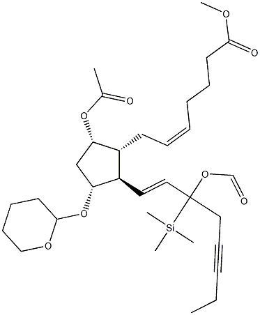 (5Z,8R,9S,11R,13E)-9-アセチルオキシ-11-[(テトラヒドロ-2H-ピラン)-2-イル]オキシ-15-ホルミルオキシ-15-トリメチルシリルプロスタ-5,13-ジエン-17-イン-1-酸メチル 化学構造式