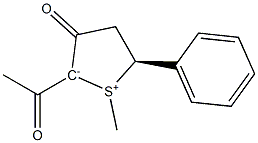 (5S)-2-アセチル-5-(フェニル)-1-メチル-3-オキソ-2,3,4,5-テトラヒドロチオフェン-1-イウム-2-イド 化学構造式