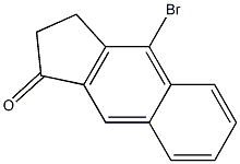 4-ブロモ-2,3-ジヒドロ-1H-ベンゾ[f]インデン-1-オン 化学構造式