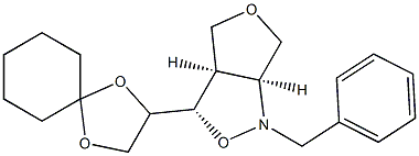 [3S,3aR,6aS]-3-[(R)-1,4-ジオキサスピロ[4.5]デカン-2-イル]テトラヒドロ-1-ベンジル-1H,4H-フロ[3,4-c]イソオキサゾール 化学構造式
