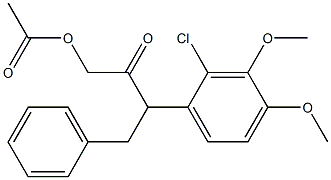1-アセチルオキシ-3-(2-クロロ-3,4-ジメトキシフェニル)-4-フェニル-2-ブタノン 化学構造式
