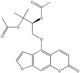 (-)-4-[(S)-2,3-ジ(アセチルオキシ)-3-メチルブトキシ]-7H-フロ[3,2-g][1]ベンゾピラン-7-オン 化学構造式