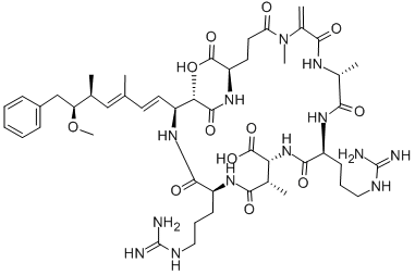 シクロ[D-Ala-L-Arg-[(3S)-3-メチル-D-βAsp-]-L-Arg-[(2S,3S)-2-メチル-3-[(1E,3E,5S,6S)-3,5-ジメチル-6-メトキシ-7-フェニル-1,3-ヘプタジエン-1-イル]-βAla-]-D-γGlu-N-メチル-Dha-] 化学構造式
