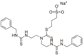 3-[[[ビス[2-(3-ベンジルチオウレイド)エチル]アミノ](チオカルボニル)]チオ]-1-プロパンスルホン酸ナトリウム 化学構造式