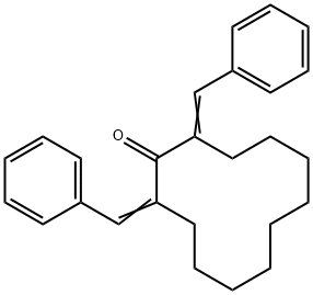 2,12-ジベンジリデンシクロドデカノン 化学構造式