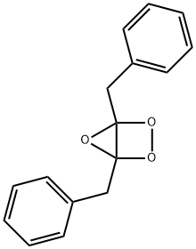 1,4-Bis(phenylmethyl)-2,3,5-trioxabicyclo[2.1.0]pentane Struktur