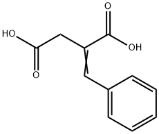 3-フェニル-2-プロペン-1,2-ジカルボン酸 化学構造式
