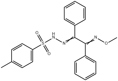 N2-[2-(メトキシイミノ)-1,2-ジフェニルエチリデン]-4-メチルベンゼンスルホノヒドラジド 化学構造式