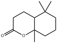 オクタヒドロ-5,5,8a-トリメチル-2H-1-ベンゾピラン-2-オン 化学構造式