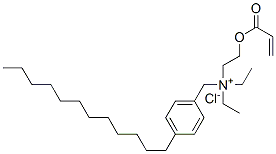 4-ドデシル-N,N-ジエチル-N-[2-[(1-オキソ-2-プロペニル)オキシ]エチル]ベンゼンメタンアミニウム・クロリド 化学構造式