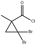 2,2-ジブロモ-1-メチルシクロプロパンカルボニルクロリド 化学構造式