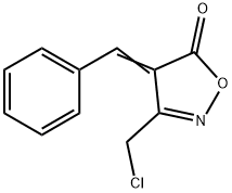 (4E)-4-ベンジリデン-3-(クロロメチル)イソオキサゾール-5(4H)-オン 化学構造式