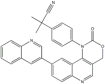α,α-ジメチル-4-[3-オキソ-6-(3-キノリル)-1H-2-オキサ-4,9-ジアザフェナントレン-4(3H)-イル]ベンゼンアセトニトリル 化学構造式