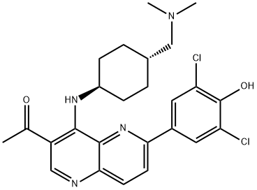 1-[6-(3,5-ジクロロ-4-ヒドロキシフェニル)-4-[[4-[(ジメチルアミノ)メチル]シクロヘキシル]アミノ]-1,5-ナフチリジン-3-イル]エタノン 化学構造式