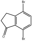 4,7-Dibromo-2,3-dihydro-1H-inden-1-one 化学構造式