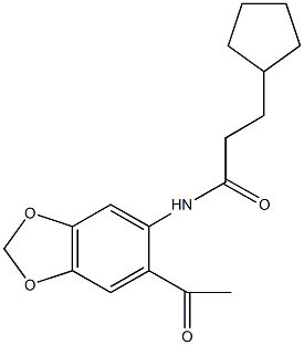 N-(6-acetyl-1,3-benzodioxol-5-yl)-3-cyclopentylpropanamide Struktur