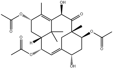 (1S,3R,6S,8R,9S,10E,12S,14S)-6,9,14-Tris(acetyloxy)-3,12-dihydroxy-1,5,16,16-tetramethyltricyclo[9.3.1.14,8]hexadeca-4,10-dien-2-one 化学構造式