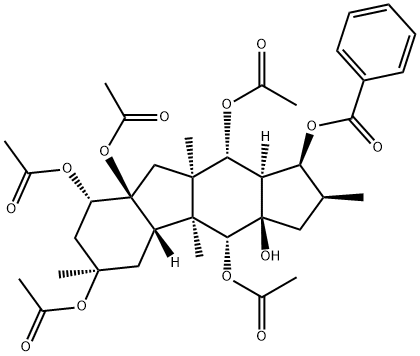 5,8,9,10,14-ペンタアセトキシ-3-ベンゾイルオキシ-15-ヒドロキシペプルアン 化学構造式