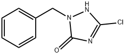 2-ベンジル-5-クロロ-2,4-ジヒドロ-3H-1,2,4-トリアゾール-3-オン 化学構造式