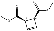 3-シクロブテン-1β,2β-ジカルボン酸ジメチル 化学構造式