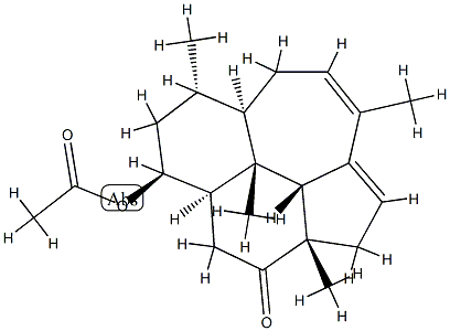 (2aS)-5β-アセトキシ-2a,7α,10,10cβ-テトラメチル-2,4,4aα,5,6,7,7aα,8,10bβ,10c-デカヒドロナフト[2,1,8-cde]アズレン-3(2aH)-オン 化学構造式