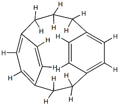 トリシクロ[9.2.2.24,7]ヘプタデカ-1(13),4,6,11,14,16-ヘキサエン 化学構造式