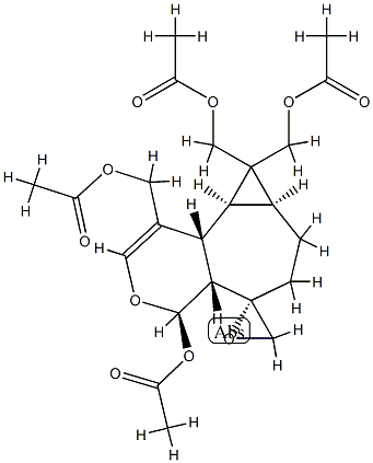 (4R,5S)-4-Acetoxy-1,8,8-tris(acetoxymethyl)-4,4aα,6,7,7aβ,8,8aβ,8bα-octahydrospiro[5H-cyclopropa[3,4]cyclohepta[1,2-c]pyran-5,2'-oxirane] Struktur