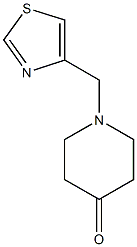 1-(1,3-thiazol-4-ylmethyl)piperidin-4-one Struktur