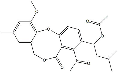 Acetic acid 1-(4-acetyl-11-methoxy-9-methyl-5-oxo-5H,7H-dibenzo[b,g][1,5]dioxocin-3-yl)-3-methylbutyl ester Struktur