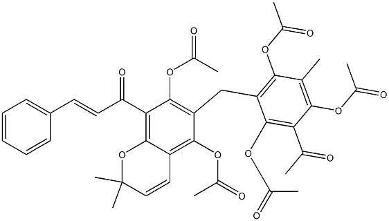 (E)-1-[6-[(3-アセチル-2,4,6-トリアセトキシ-5-メチルフェニル)メチル]-5,7-ジアセトキシ-2,2-ジメチル-2H-1-ベンゾピラン-8-イル]-3-フェニル-2-プロペン-1-オン 化学構造式