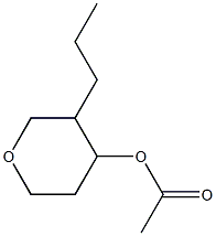 4-アセチルオキシ-3-プロピルテトラヒドロ-2H-ピラン 化学構造式