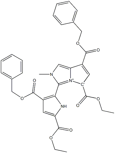 [2-Methyl-3-[3-[(benzyloxy)carbonyl]-5-(ethoxycarbonyl)-1H-pyrrol-2-yl]-2H-pyrrolo[1,2-c]imidazol-4-ium]-5-ide-5,7-dicarboxylic acid 5-ethyl 7-benzyl ester Struktur