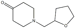 1-[(噁戊环-2-基)甲基]哌啶-4-酮 结构式