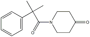 1-(2-methyl-2-phenylpropanoyl)piperidin-4-one Struktur