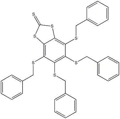 4,5,6,7-テトラキス(ベンジルチオ)-1,3-ベンゾジチオール-2-チオン 化学構造式