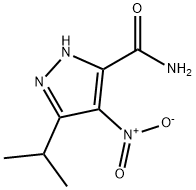 4-nitro-3-(propan-2-yl)-1H-pyrazole-5-carboxamide,1365361-60-9,结构式