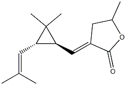 (3E)-Dihydro-5-methyl-3-[[(1S,2S)-3,3-dimethyl-2-(2-methyl-1-propenyl)cyclopropan-1-yl]methylene]furan-2(3H)-one Struktur
