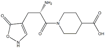 1-[(S)-2-アミノ-3-[(2,5-ジヒドロ-5-オキソイソオキサゾール)-4-イル]プロパノイル]ピペリジン-4-カルボン酸 化学構造式