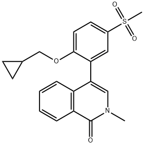 4-[2-(シクロプロピルメトキシ)-5-メタンスルホニルフェニル]-2-メチルイソキノリン-1-オン 化学構造式