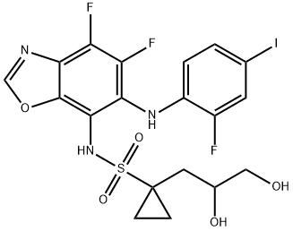 Cyclopropanesulfonamide, N-[4,5-difluoro-6-[(2-fluoro-4-iodophenyl)amino]-7-benzoxazolyl]-1-(2,3-dihydroxypropyl)- Struktur