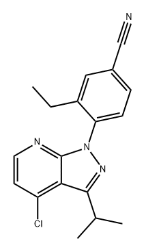 Benzonitrile, 4-[4-chloro-3-(1-methylethyl)-1H-pyrazolo[3,4-b]pyridin-1-yl]-3-ethyl- Struktur