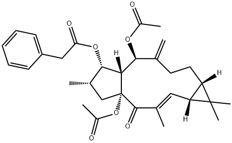 Benzeneacetic acid, (1aR,2E,4aR,6S,7S,7aR,8R,11aS)-4a,8-bis(acetyloxy)-1a,4,4a,5,6,7,7a,8,9,10,11,11a-dodecahydro-1,1,3,6-tetramethyl-9-methylene-4-oxo-1H-cyclopenta[a]cyclopropa[f]cycloundecen-7-yl ester Structure