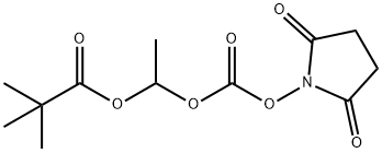 Propanoic acid, 2,2-dimethyl-, 1-[[[(2,5-dioxo-1-pyrrolidinyl)oxy]carbonyl]oxy]ethyl ester Struktur