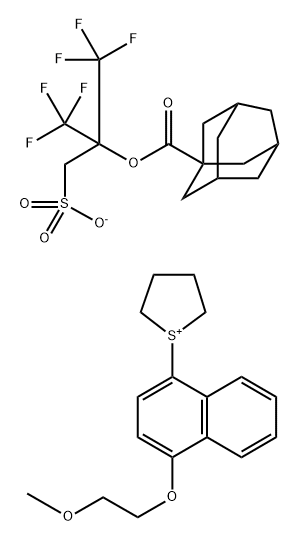 Thiophenium, tetrahydro-1-[4-(2-methoxyethoxy)-1-naphthalenyl]-, salt with 2,2,2-trifluoro-1-(sulfomethyl)-1-(trifluoromethyl)ethyl tricyclo[3.3.1.13,7]decane-1-carboxylate (1:1) Struktur