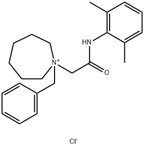1H-Azepinium, 1-[2-[(2,6-dimethylphenyl)amino]-2-oxoethyl]hexahydro-1-(phenylmethyl)-, chloride (1:1) Struktur