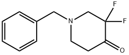 1-ベンジル-3,3-ジフルオロピペリジン-4-オン 化学構造式