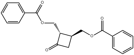 (2S,3S)-2,3-ビス(ベンゾイルオキシメチル)シクロブタノン 化学構造式
